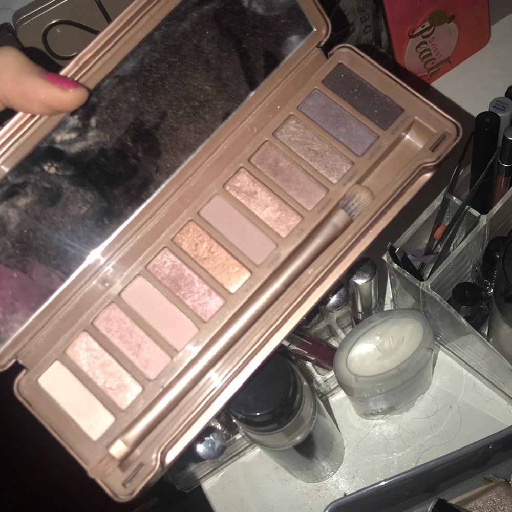 4 naked palettes. All used barely to none. - Picture 2 of 5